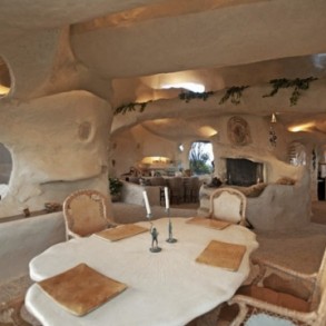 „Yabba-Dabba-Do!”, casa familiei Flintstone se afla in Malibu