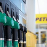 Petrom ieftineşte din nou carburanţii, de la miezul nopţii